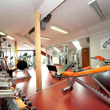 S-centrum מלון בנסוב